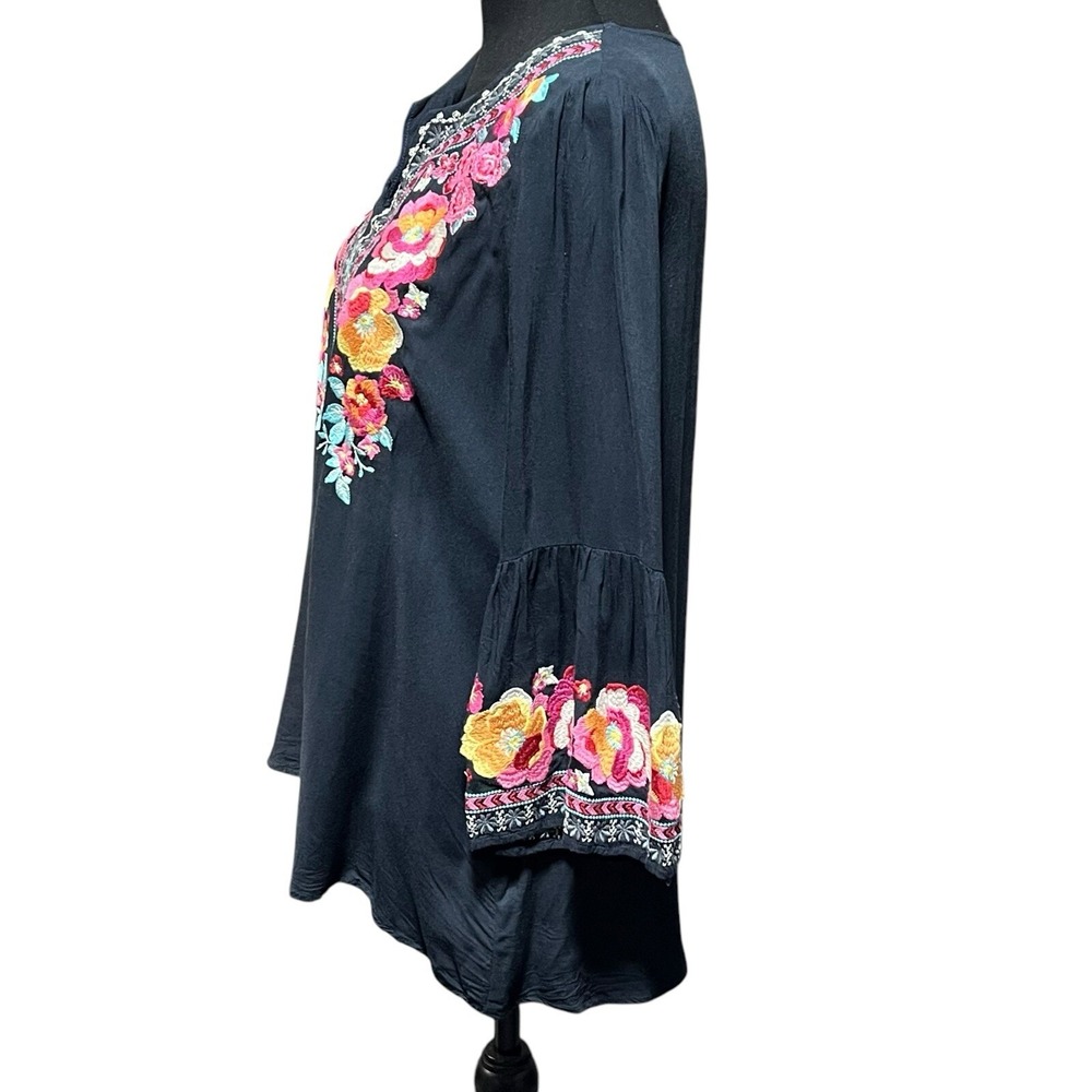 Andree By Unit Floral Embroidered Tunic Top Size Small Boho Bell Sleeves Black - Picture 10 of 10